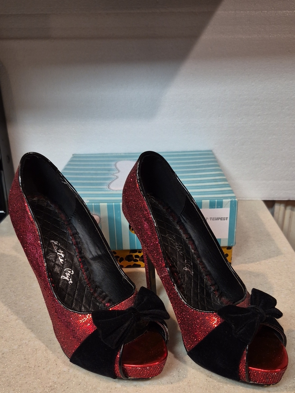 Bettie Page Tempest Retro Red Glitter Pumps Stiletto Heel Bow W/Box Size 8